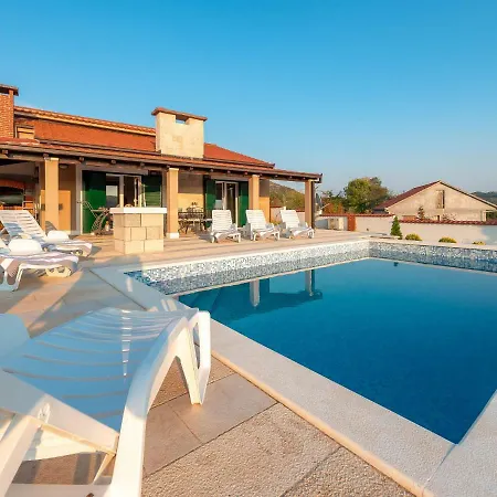 Holiday Dea Vucevica